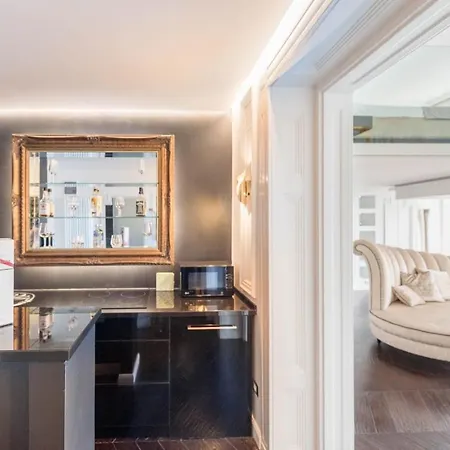 Appartement Jacuzzi Royal *