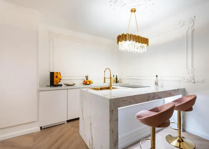 Appartement Jacuzzi Royal *