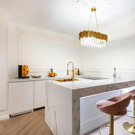 Apartment Jacuzzi Royal *